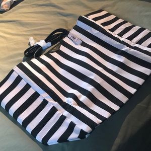 VICTORA TOTE BAG